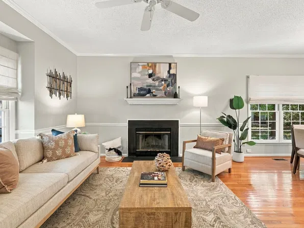 128 Riverwalk Cir, Cary, NC 27511