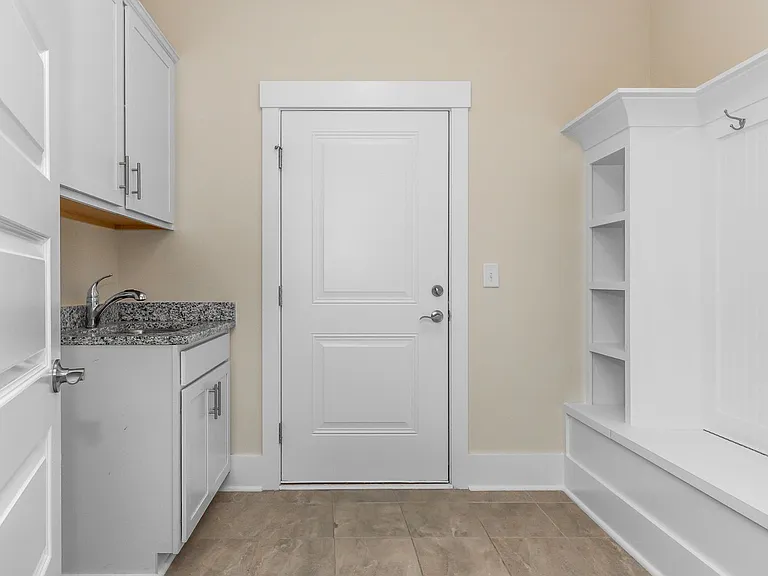 7129 Spoleto Dr — Photo 48