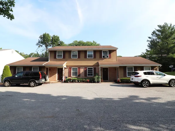 69 Akron Rd, Ephrata, PA 17522