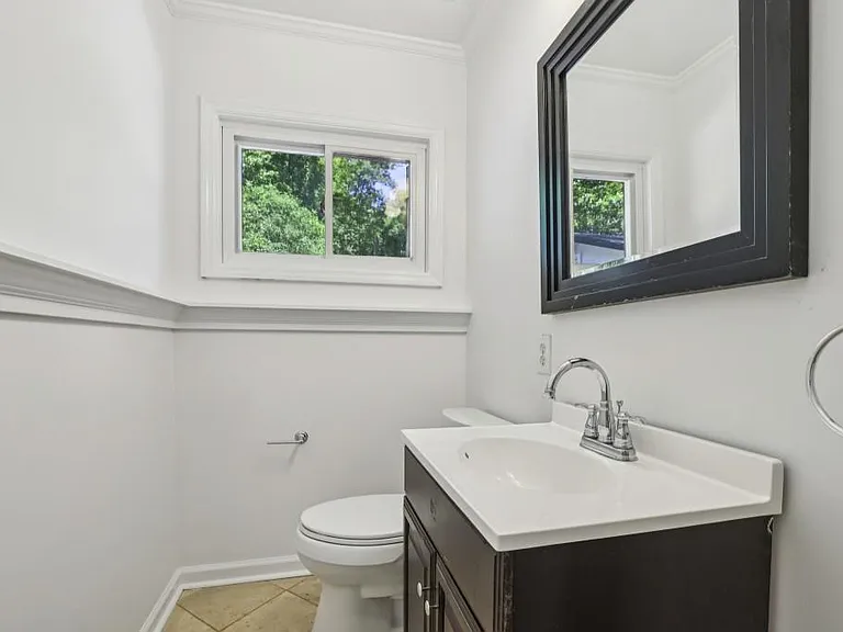 2056A Abby Ln NE — Photo 23