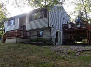 25 Canterbury Dr, Bradford, RI 02808