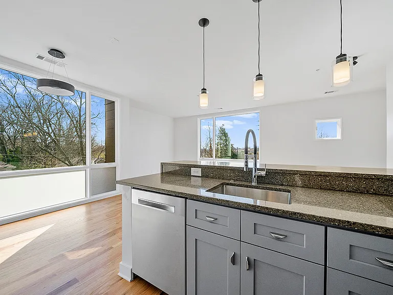 1322 Lafrance St NE #B — Photo 35