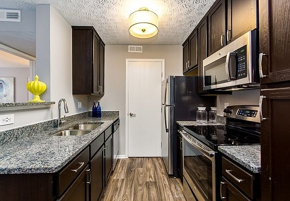 5th image of 8415 Gradington Dr