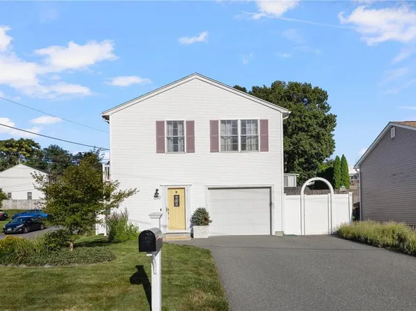 250 Hazelton St, Cranston, RI 02920