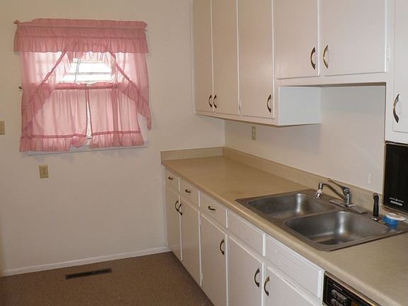 Spacious walk-out kitchen!