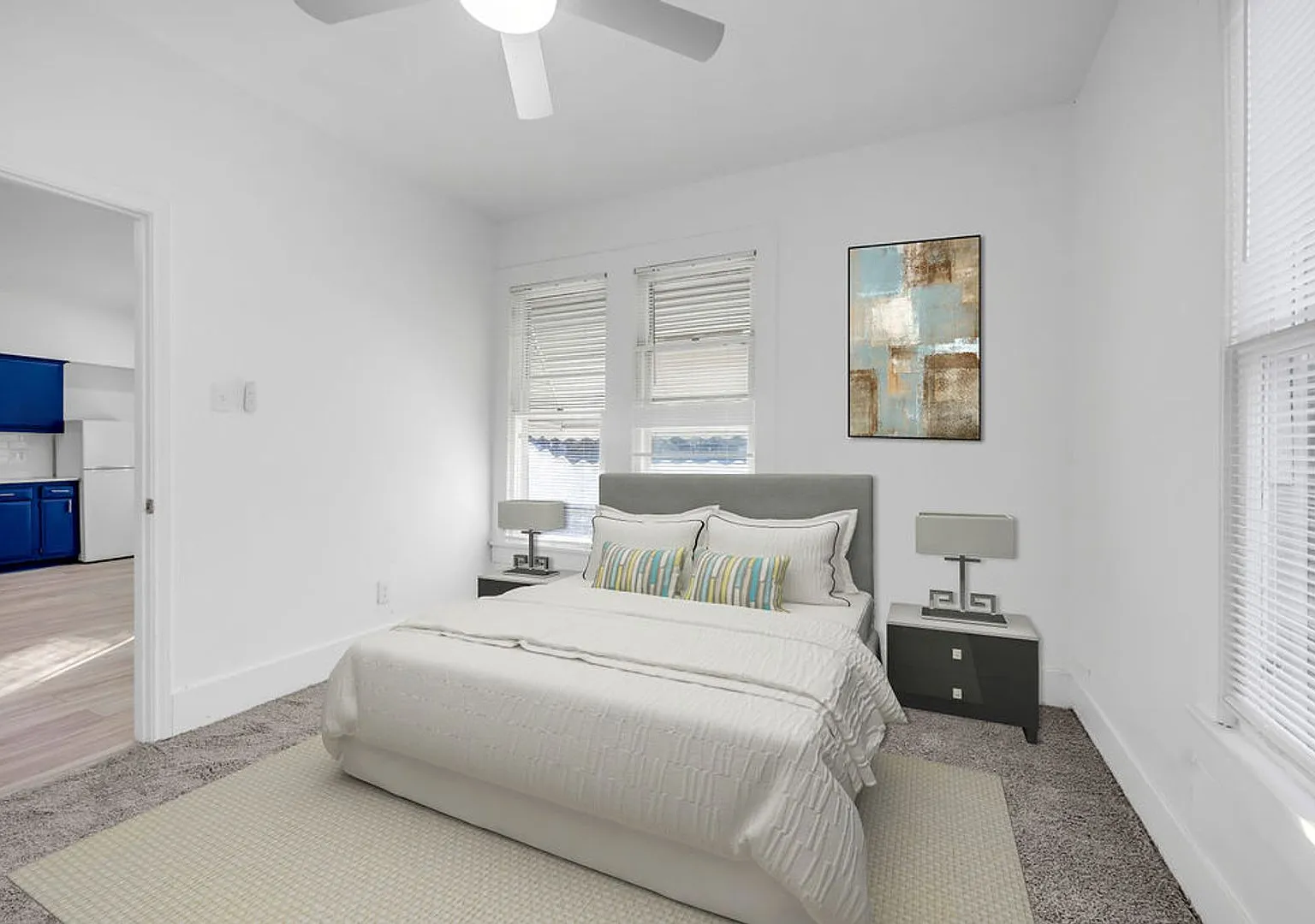 526 W Munson — Photo 4