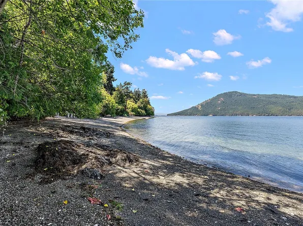 1356 Lands End Rd, North Saanich, BC V8L 5K1