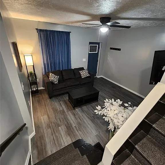 639 Bell St — Photo 3