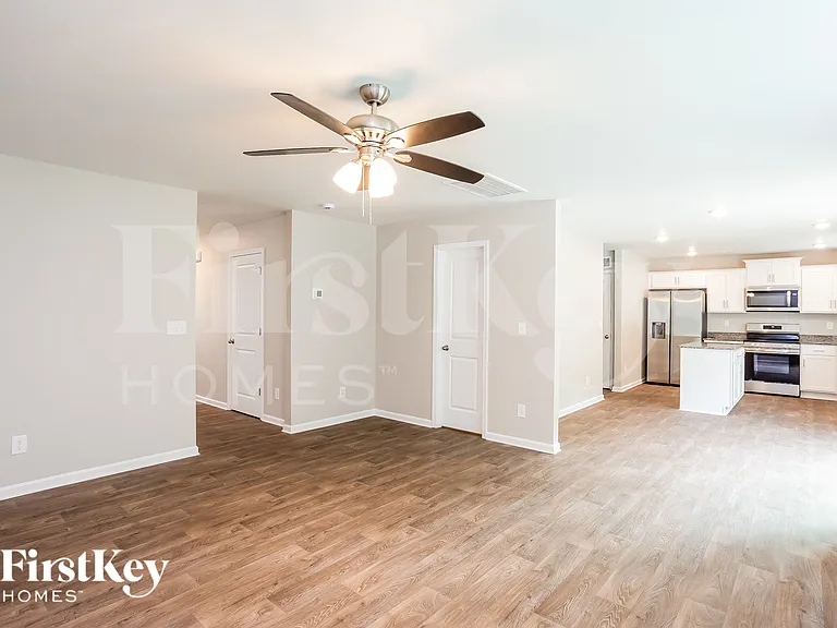 2209 Rolling Hills Dr — Photo 5