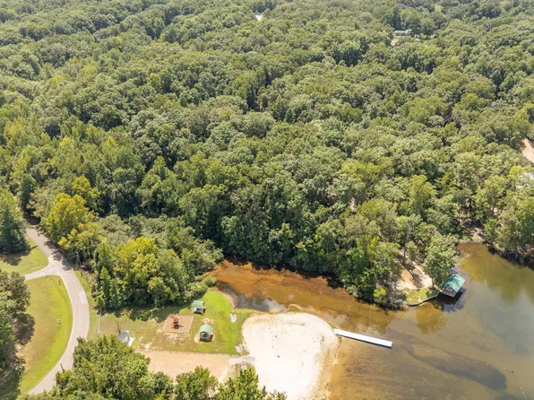 307 Oak Dr, Saulsbury, TN 38067