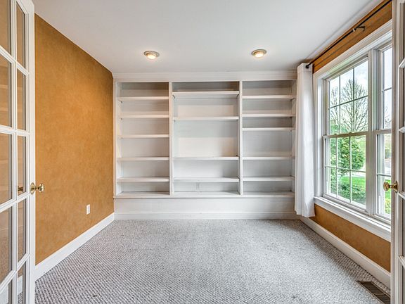 4th image of 27 Meyer Hill Dr