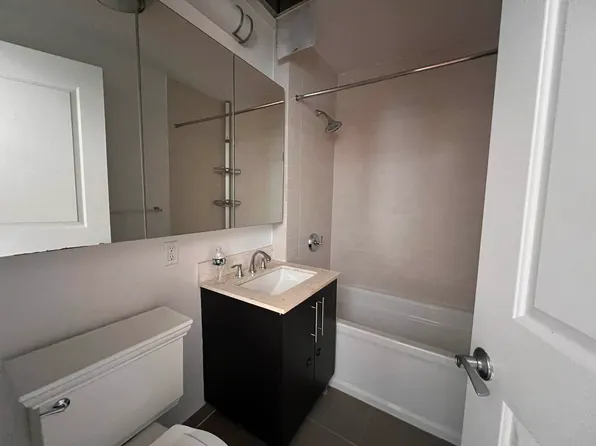 83-30 Kew Garden Road image 3 of 9