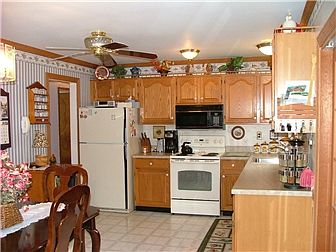 Large Kitchen w/ ample space