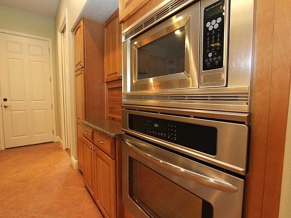 4th image of 5300 Lazy Oaks Ln