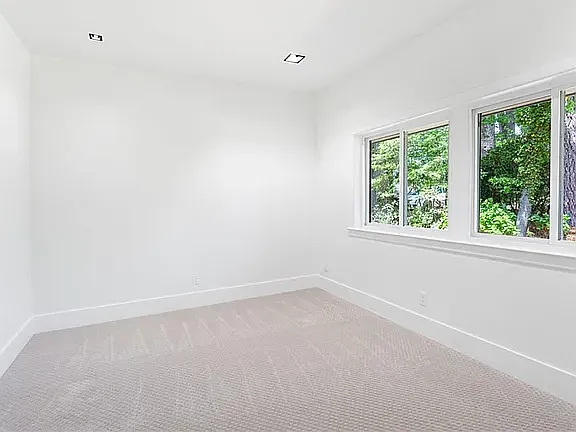 8516 Culfor Cres — Photo 19