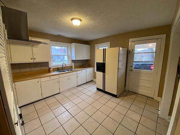 5th image of 135 Plain Ave