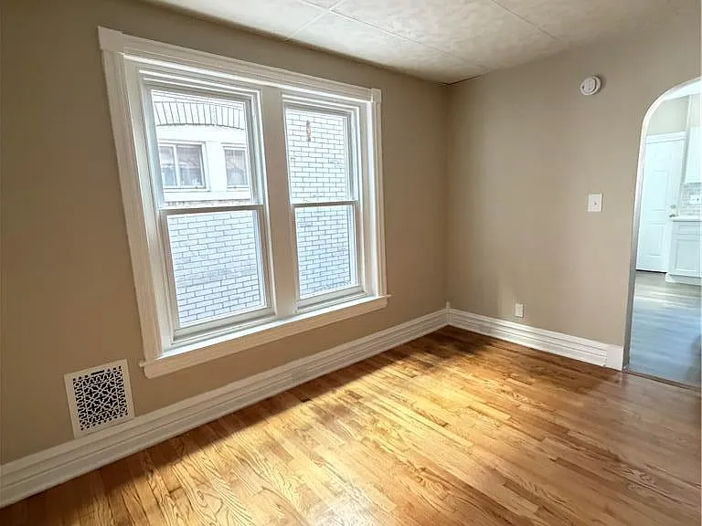 230 E Fairview St — Photo 4