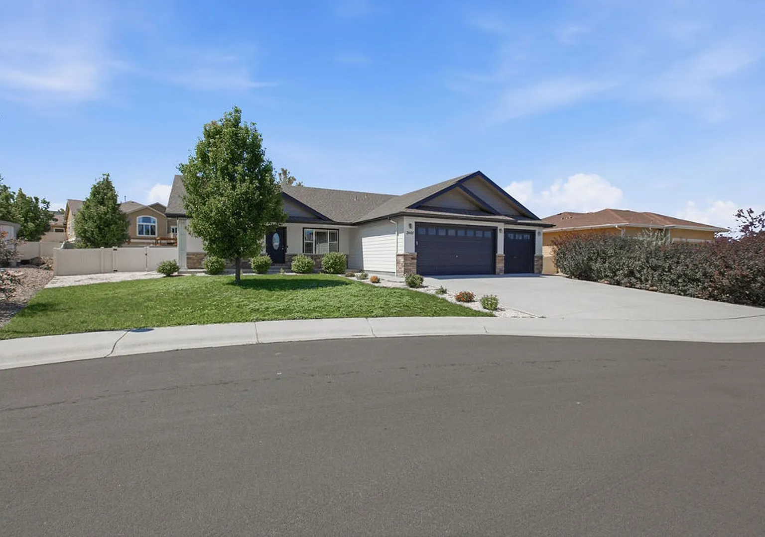 3 Bedroom Ranch in Windsor, Cul-de-Sac — Photo 2