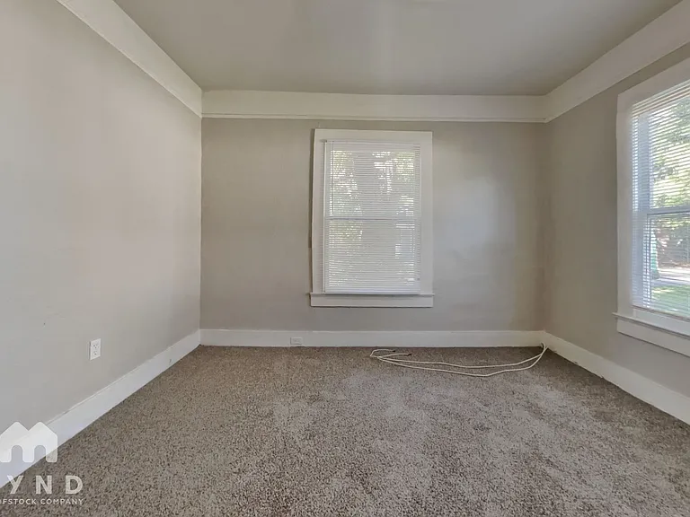 2963 Spencer St — Photo 12