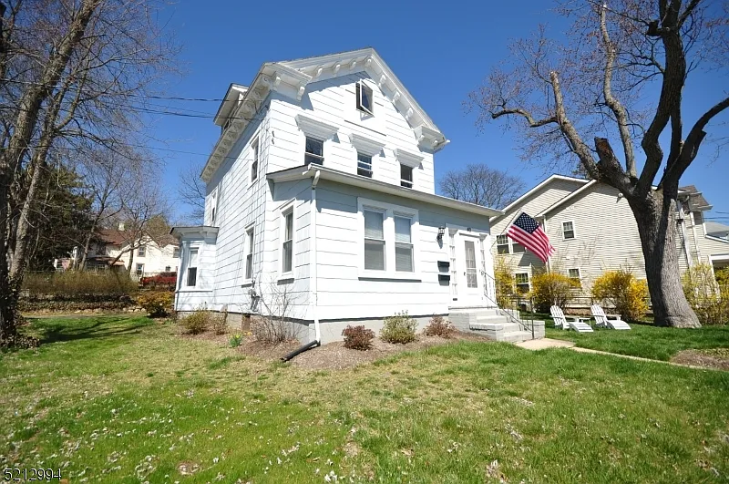 2 bed, 1.0 bath, $2,700 — Photo 2