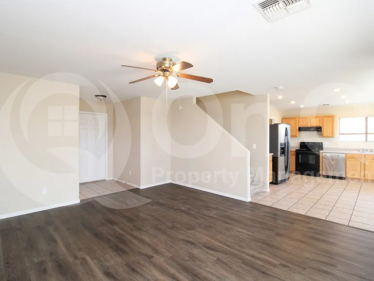 699 E Springfield Pl — Photo 5