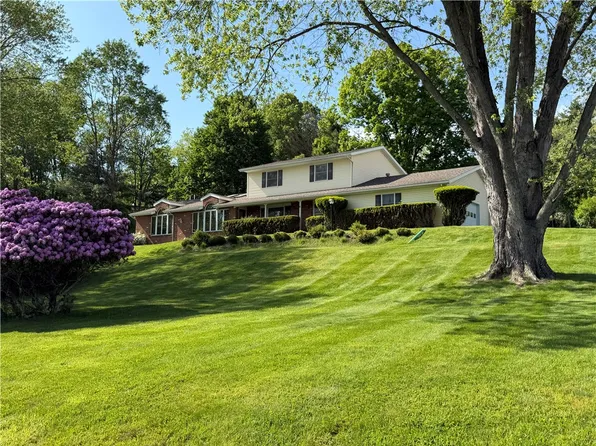 6 Cedarwood Ln, Painted Post, NY 14870