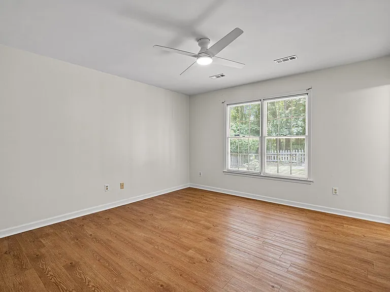 811 Bedford Park — Photo 11