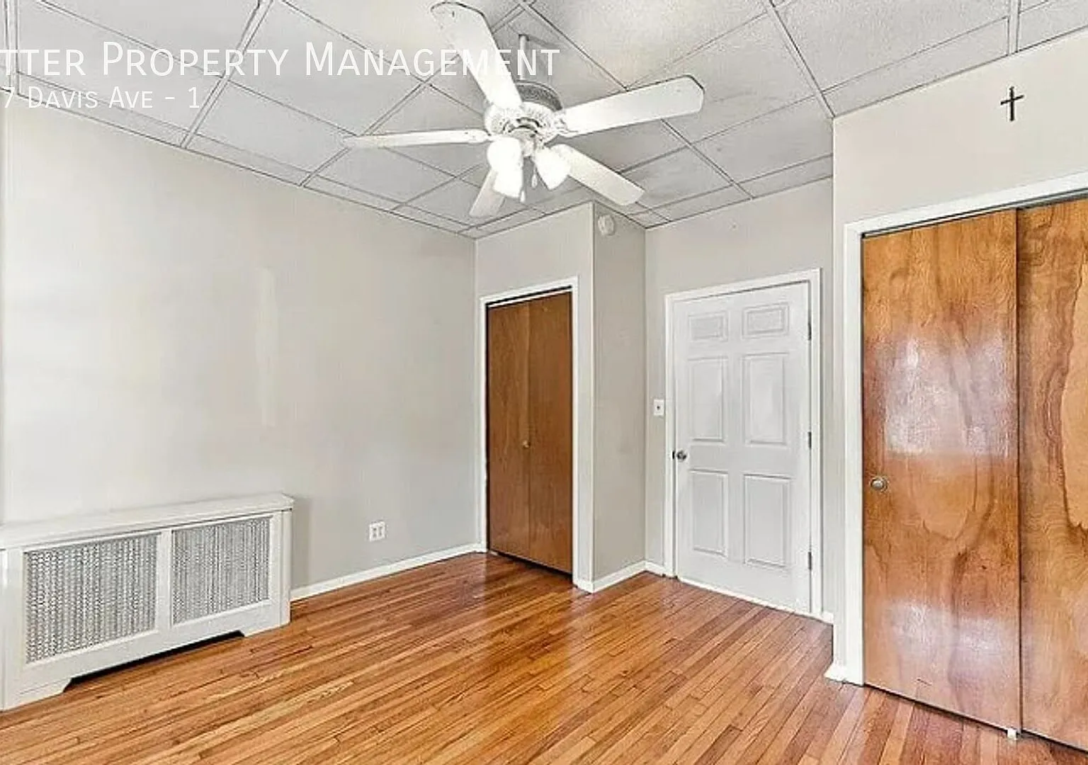 Spacious 3BR/1BA Apartment with Private In-Unit Laundry — Photo 4