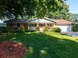 4035 El Rancho Dr, Davenport, IA 52806