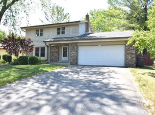 1217 Western Trl, Mukwonago, WI 53149