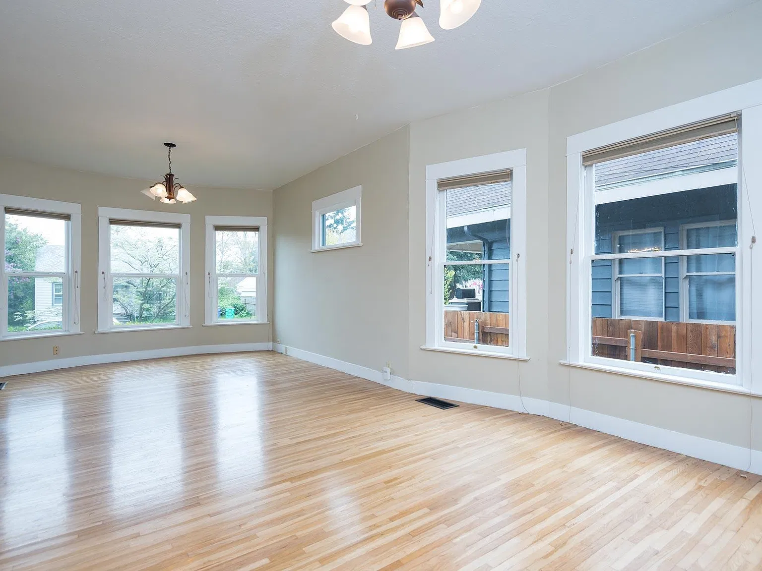 3 bed, 1600 sqft, $2,795 — Photo 2