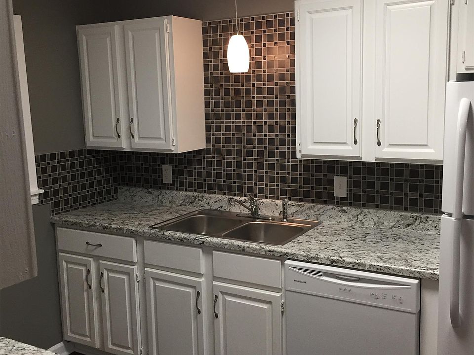 2nd image of 5824 E Lincoln St
