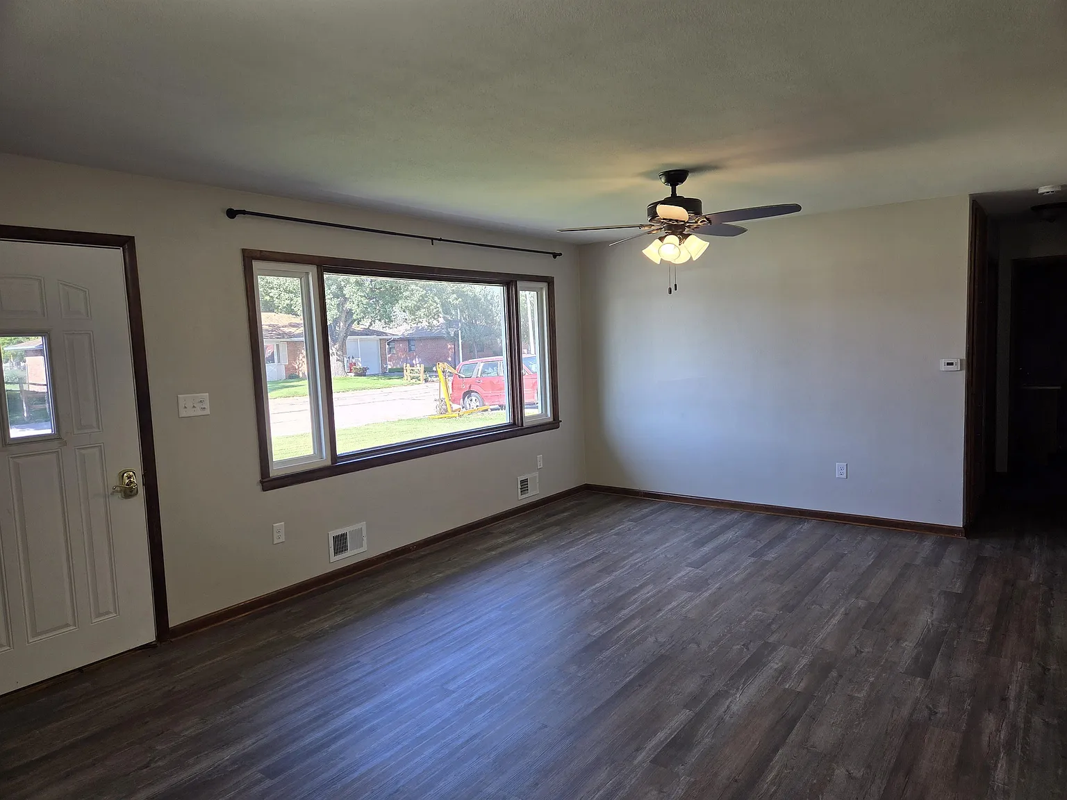 3 bed, 1001 sqft, $1,675 — Photo 4