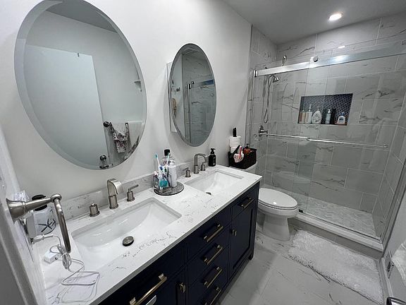 Fully renovated master bath with dual vanity