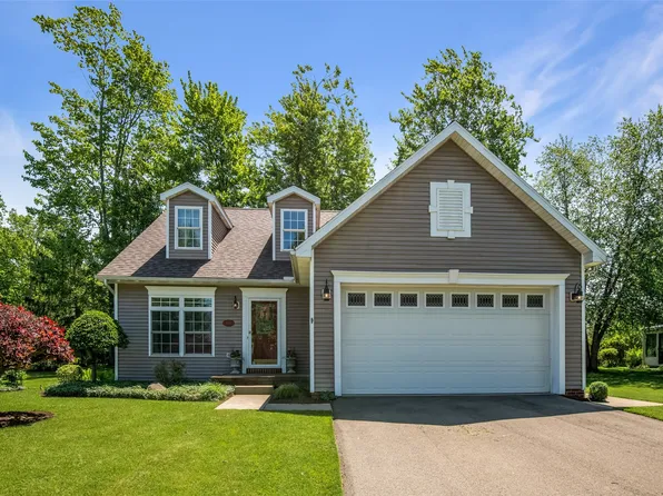 4569 N Woods Dr, Erie, PA 16511