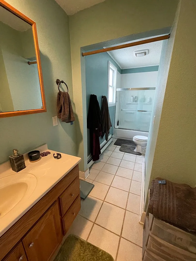 3 Bedroom Apartment Near UW-La Crosse with Off-Street Parking — Photo 1