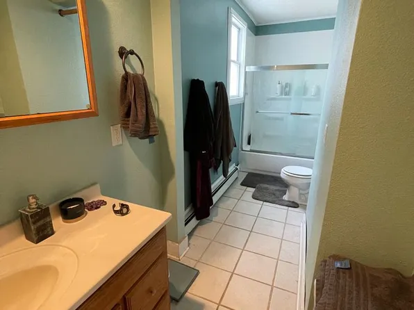 3 Bedroom Apartment Near UW-La Crosse with Off-Street Parking