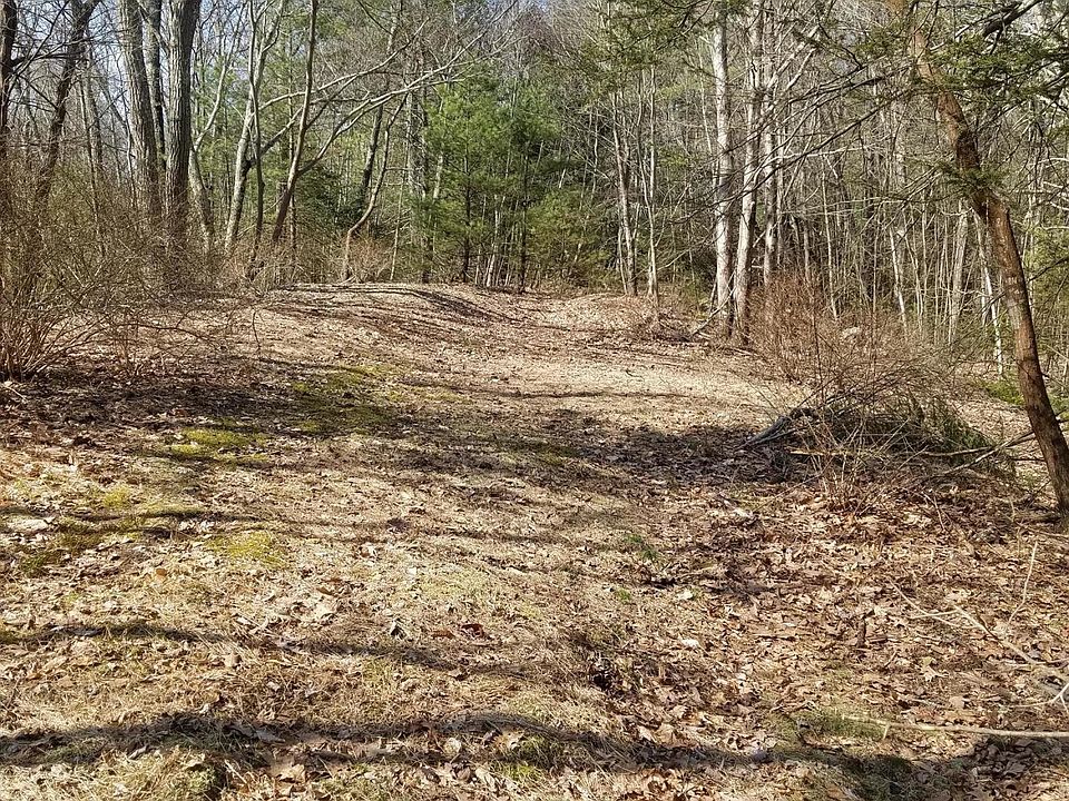 1st image of 1042 Bartonsville Woods Rd