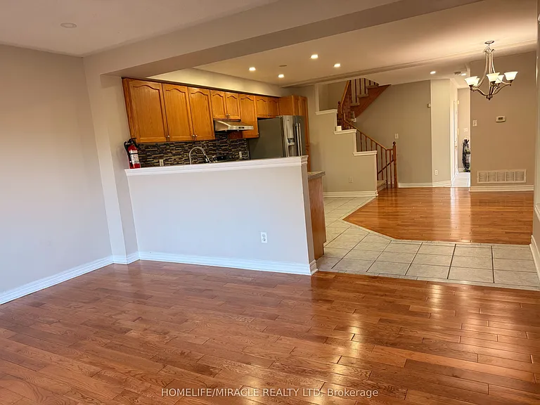 98 Marycroft Ct — Photo 7