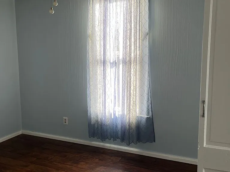 325 NW Pine St — Photo 6