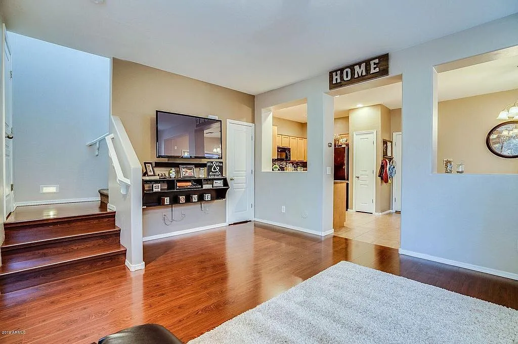 3 bed, 2.5 bath, 1600 sqft, $2,300 — Photo 3