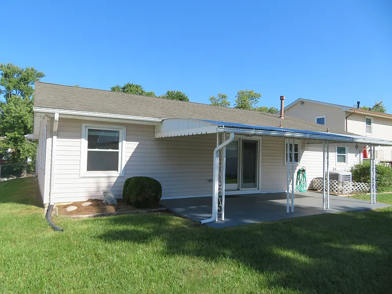 7895 Pavilion Dr — Photo 3