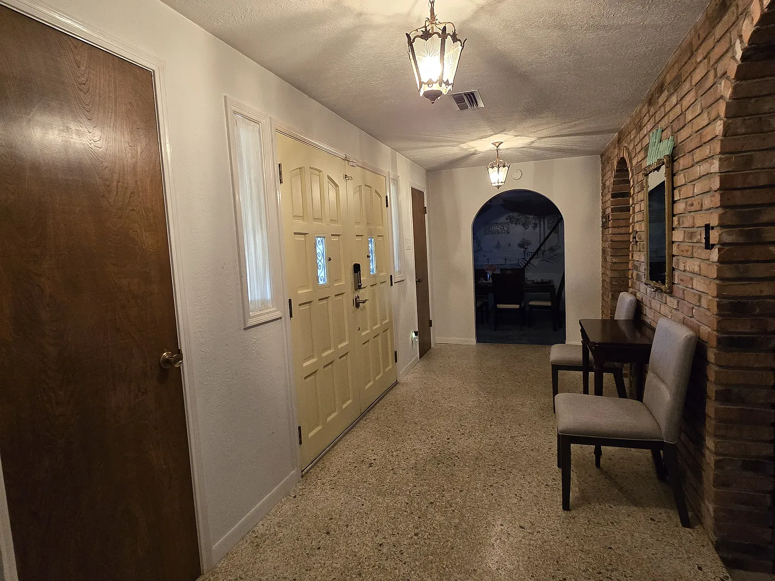 3 bed, 2.5 bath, 2318 sqft, $2,200 — Photo 4
