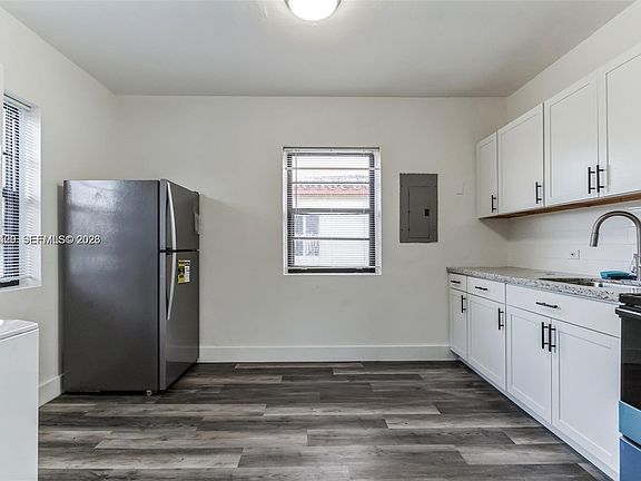 3rd image of 1071 NW 34th St #1075