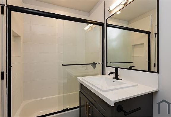 4th image of 845 S Kenmore Ave APT 305