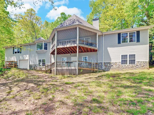 1867 Crescent Dr, Hiawassee, GA 30546