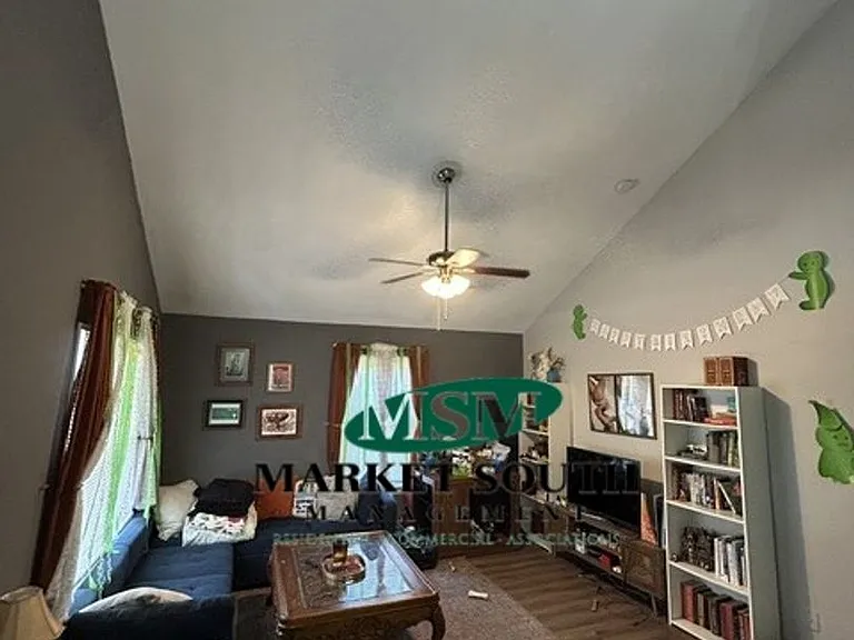 738 E Anderson St — Photo 5