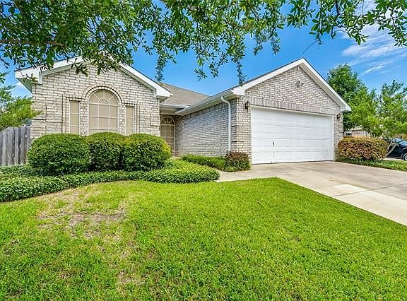 3rd image of 531 Hollyberry Dr