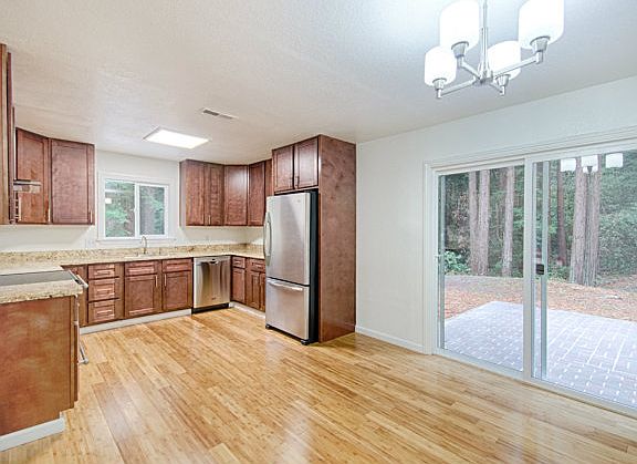 5th image of 555 Westwood Ln