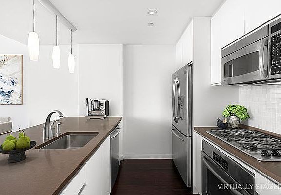 5th image of 306 Gold St APT 39G